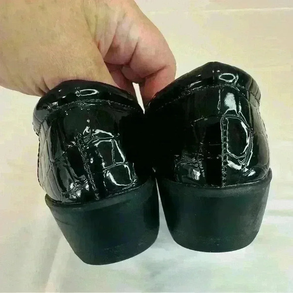 Clarks Collection size 7.5 black patent leather. - Picture 5 of 6